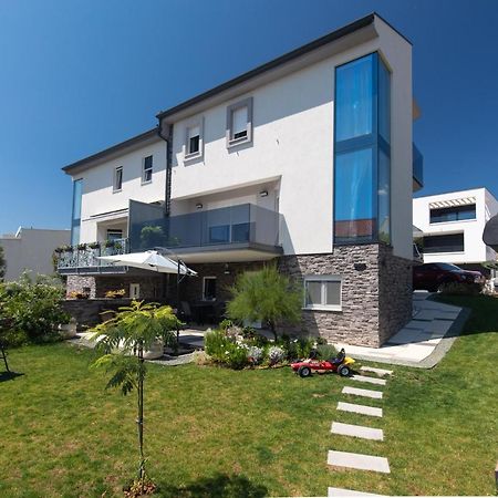 Apartment Odore Di Mare With Beautiful Garden Krk Town Kültér fotó