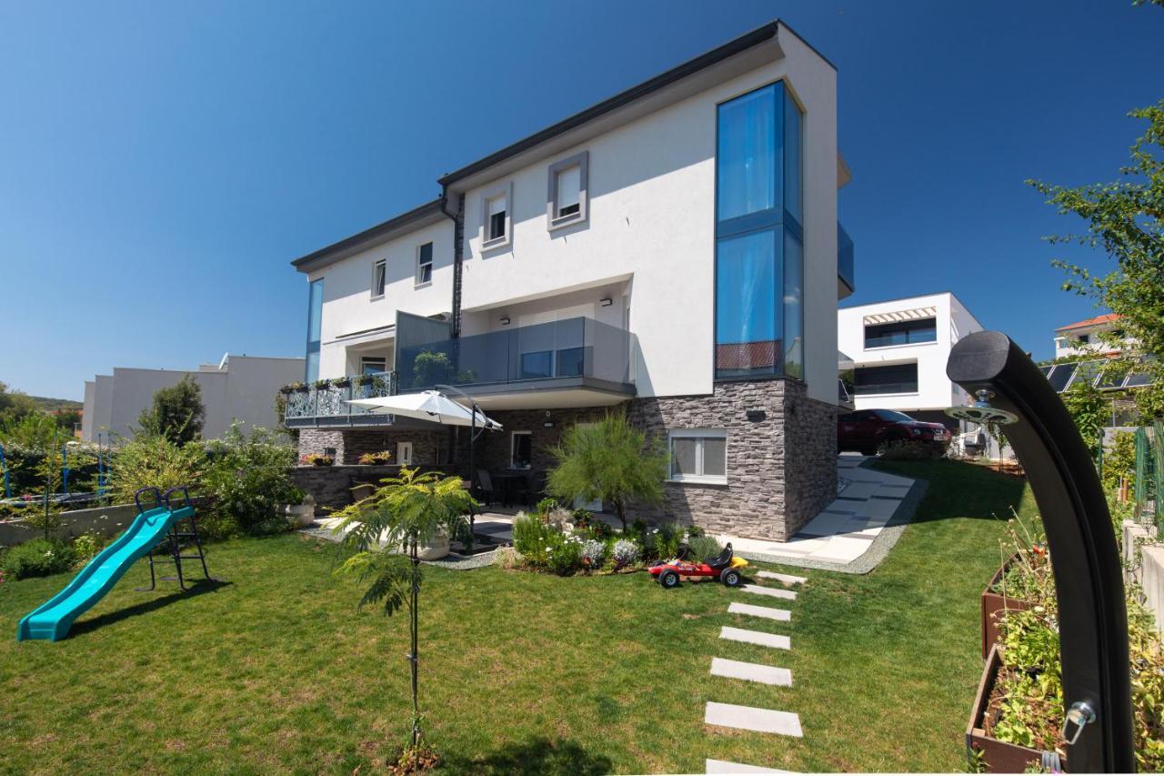 Apartment Odore Di Mare With Beautiful Garden Krk Town Kültér fotó